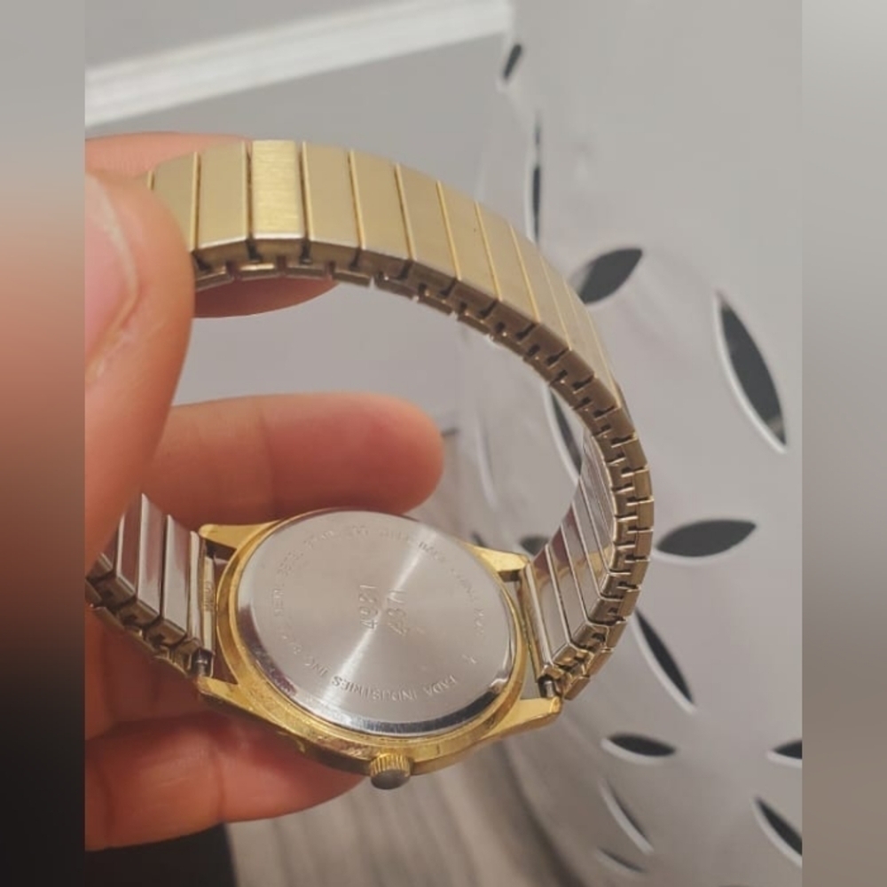 🌴Goldcolour vintagewristwatch, stainless steel ladies,gold stretchy adjustable. - Picture 10 of 10